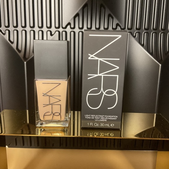 NARS Light Reflecting  Advanced Skincare Foundation in Light 1.5 Yulong BNIB - Picture 1 of 9